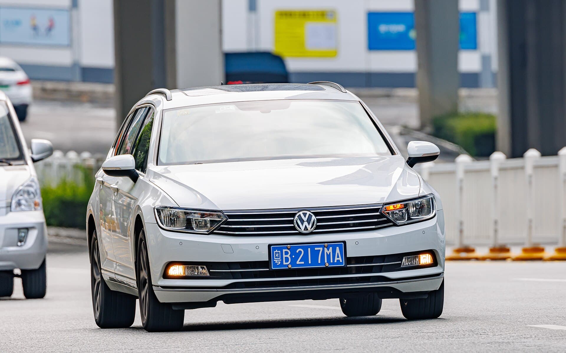 Volkswagen Passat 2023 в аренду в Грузии